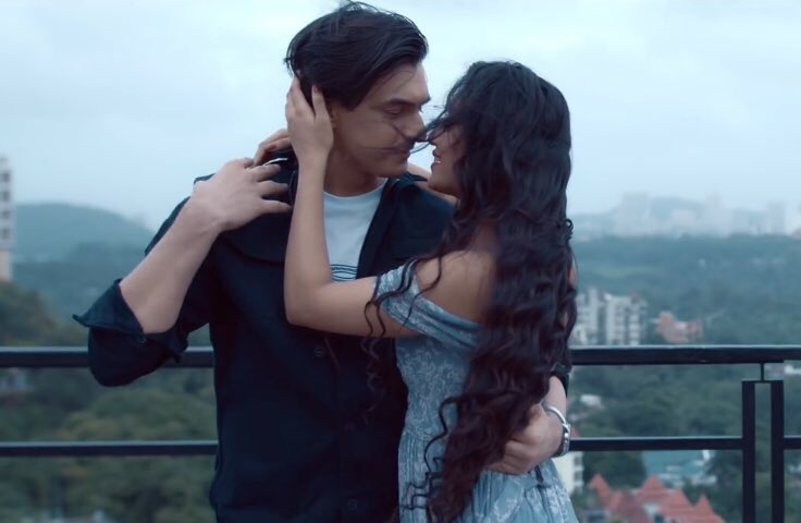 _adeenayahya's tweet photo. Tumheee baarishhh baraaa yaad kartii haiiii 

THANK YOU SHIVIN
#ShivinGracedYRKKH https://t.co/A9rprM7lGZ
