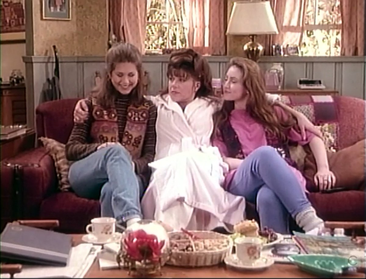 televisionaryZW's tweet photo. 6093. #MuddlingThrough "Let it Be Normal" - I don't know what this show is trying to be & neither did it. When the show was trying to be Roseanne it wasn't bad, when it was trying to be Married w/Children, it sucked. This 2nd ep should've been the 1st shown. It's much better. (C) https://t.co/aMKSvrX3x8
