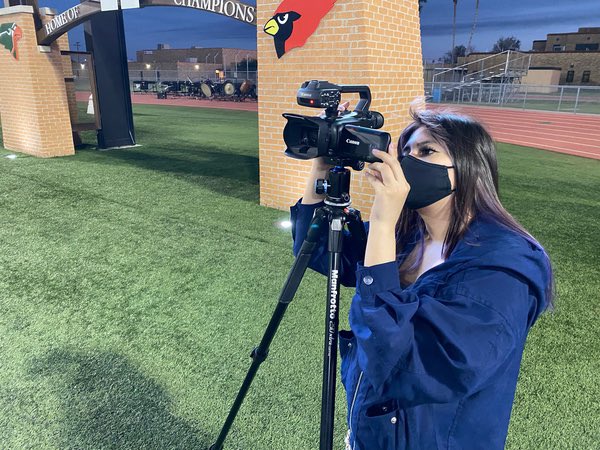 HHSMediaTech's tweet photo. Media Tech and MACA Students covering last weeks football game! Go cards!!🔴⚪️🔴⚪️ https://t.co/YtjnLo4sdJ