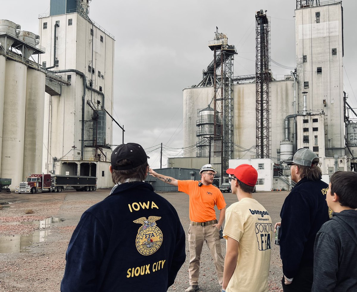 Come see us at Hansen Mueller Grain Elevator today. We are giving out free lunches to truckers and their team in the fields for the Feed the Farmer Service Project. A collaboration with <a href="/MSideAg/">Morningside Ag</a> <a href="/iowa_corn/">Iowa Corn</a> <a href="/Fareway_Stores/">Fareway Stores</a> 
<a href="/NationalFFA/">National FFA</a> <a href="/iowaffa/">Iowa FFA Association</a> <a href="/NWiaFFA/">Northwest Iowa FFA</a> 

#AgEd
#FFA