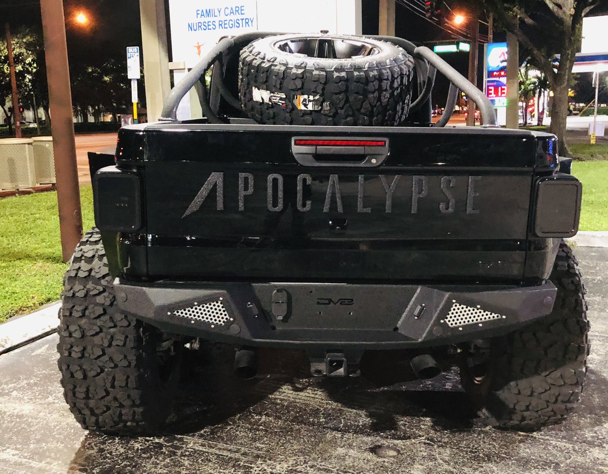Minz23's tweet photo. 📍Ready 🧟‍♂️ #Apocalypse #Jeep #Sixwheel @Jeep https://t.co/5lymnDeBUk
