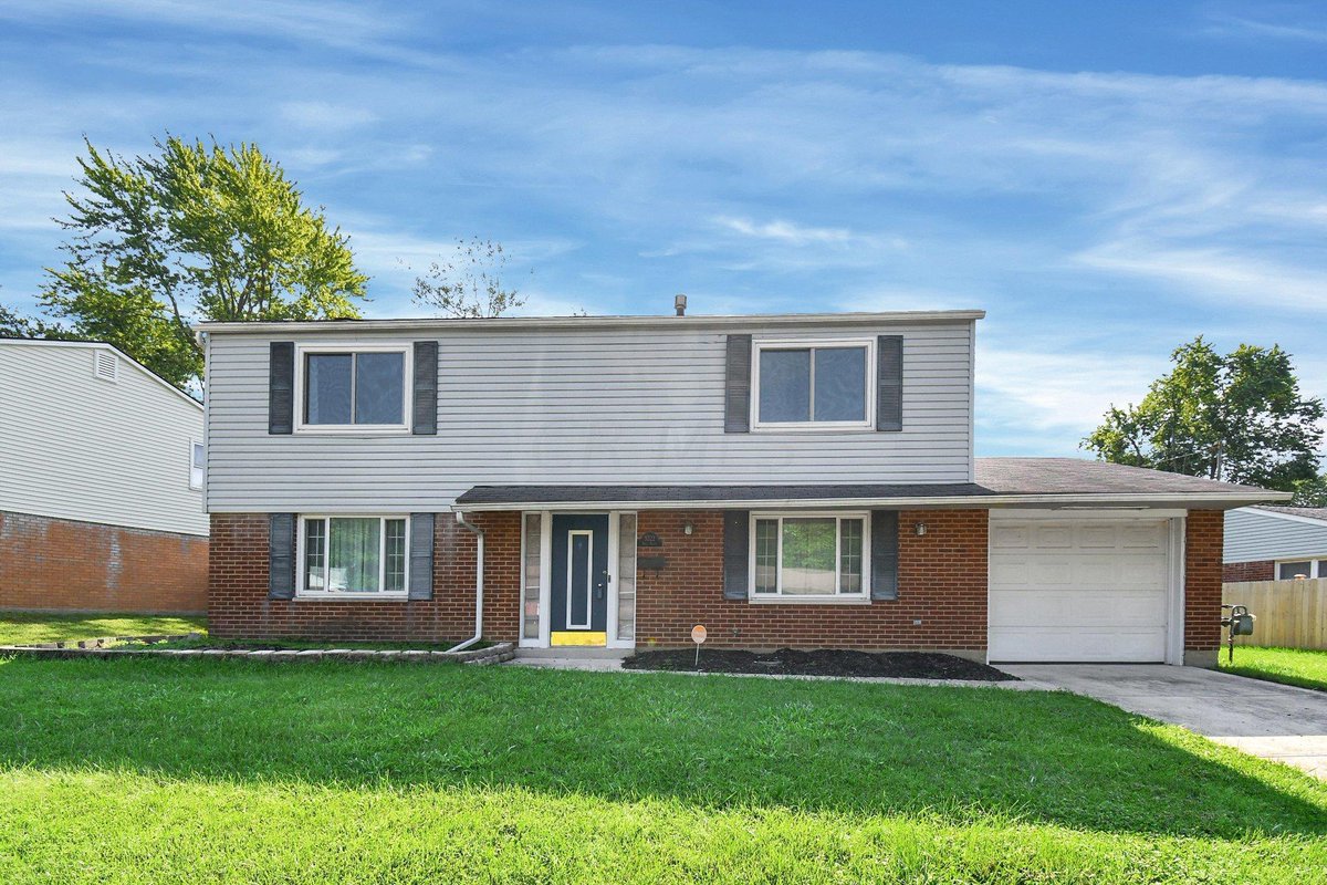 realtor614's tweet photo. It's deals like this that hardly ever stay on the market! #beautifulhome #homesweethome  https://t.co/ouXZcF2hEp https://t.co/XgIdIAAeS0