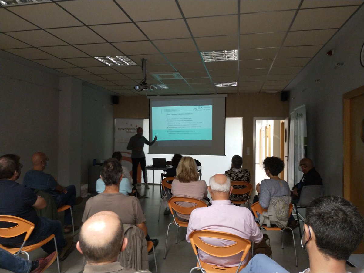 CER_Borriana's tweet photo. Escoltant @vicentalbalat explicant @alternacoop i les comunitats energètiques en @Novessendes seguim #CreantComunitats https://t.co/m3DztleBhk