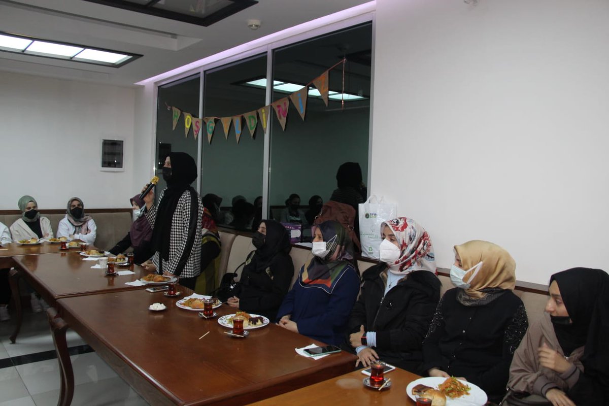 📍Rahime Sultan Yurt Müdürlüğü

Uyum programı kapsamında Manevi Danışmanımız ve DİB tarafından görevlendirilen vaizelerimiz  ile öğrencilerimiz tanışma çayında buluştular.💫❣️🌹
#BenimYurdumKYK #YurdumuzYuvanızdır #GSBYurtlarımız