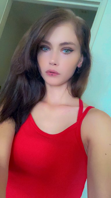 A little update on how I&rsquo;m feeling today like a queen.. https://t.co/3wIquhkVBE