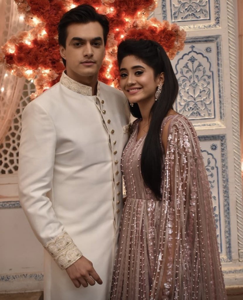 backupareeba176's tweet photo. After literally being the saviour of the show, they used to say that they are just nuts and bolts and used to praise the entire cast and crew!! This shows how down to earth they are!! My rare gems!! <3 

THANK YOU SHIVIN
#ShivinGracedYRKKH https://t.co/LQoi0URRdz