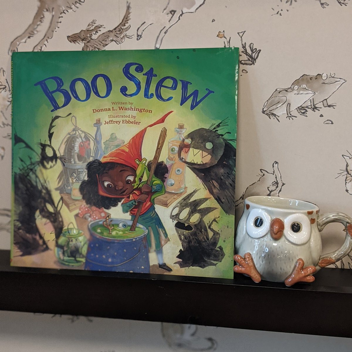butchilitcen's tweet photo. 📚🍲 Boo Stew by Donna L. Washington and Jeffrey Ebbeler #dailybutlershelfie #boostew @dlwstoryteller @PeachtreePub https://t.co/ZhkEeAPriI