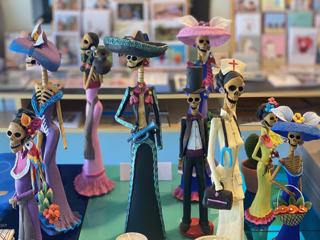 #DayOfTheDead #catrina #catrinadolls #skeleton #ofrenda #thefittingroomdallas #dallasshopping #oneofakind #dayofthedeaddisplay #handmade