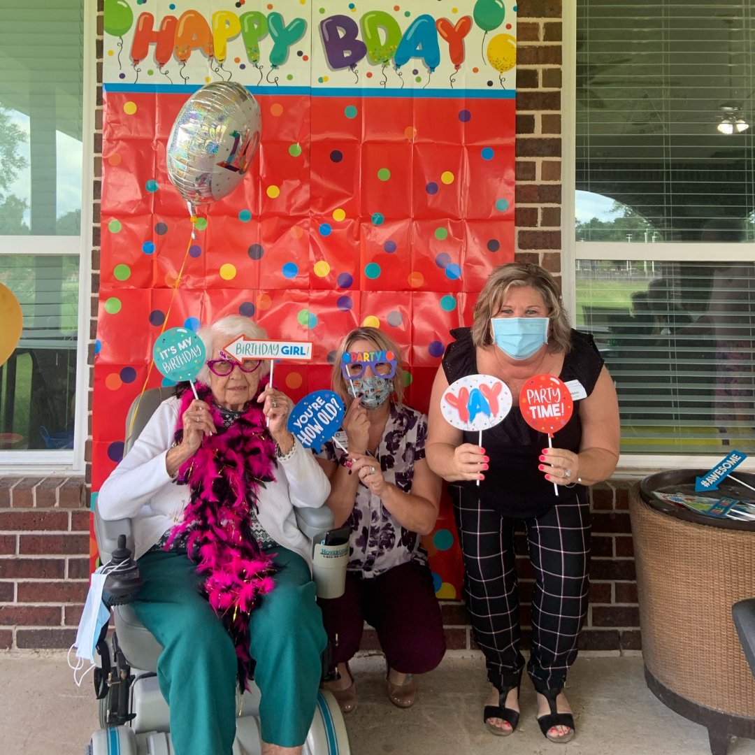 HomeInwood's tweet photo. We had a blast celebrating Ms. Dovie's 100th birthday!!!!🎉🎂🎁

#HarvestHomeAndInwoodCrossing #Tomball #AssistedLivingFacility #AssistedLiving #MemoryCare #AlzheimersCare #DementiaCare #SeniorLiving https://t.co/FCsF1335rb