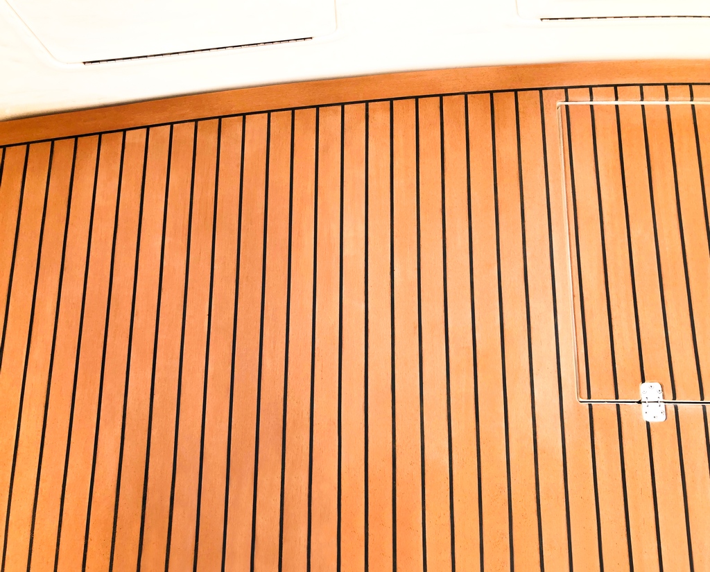 PlasDECK's tweet image. One of our customers had a pretty bad burn on their deck, but was able to refresh it and now it looks as good as new! ☺️⁠
⁠
#beforeandafter #after ⁠
#boating #boatlife #yachting #yachtlife #sailboat #sailinglife #instaboat #sailstagram #boatrepair