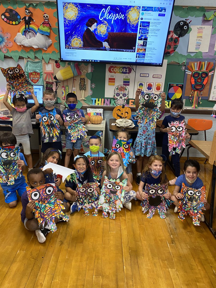 MinutoDanielle's tweet photo. Welcome back Bowling Green Elementary Amazing Artists! My students always display outstanding creativity! @BGreenSchool @EastMeadowArts https://t.co/Tm6mzP5oAs