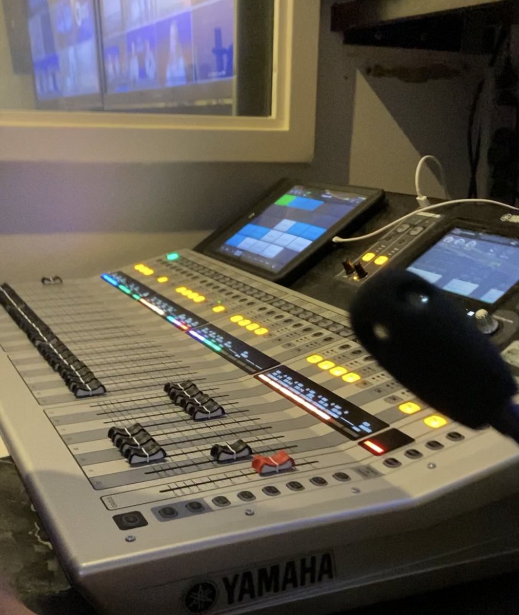 j_kocarek's tweet image. My CJC Immersion class ended a week ago and I’m already missing it! So grateful for the endless opportunities I’ve had even in my first semester of this new major! 

In honor of that, here are some cool views from the audio booth of our class control room! 
#Basic5