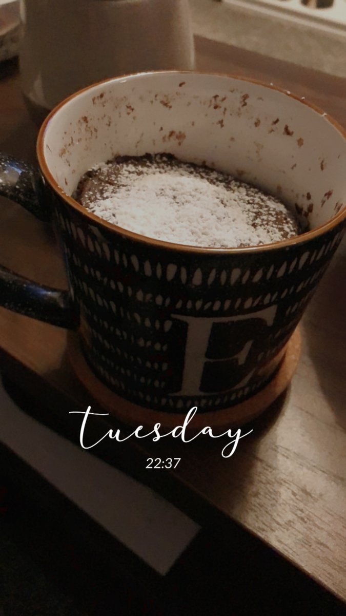 hellisa86's tweet photo. This tweet is really not interesting haha I wonder if someone reads them #cake #mugclub https://t.co/iQ6gjSkvKs