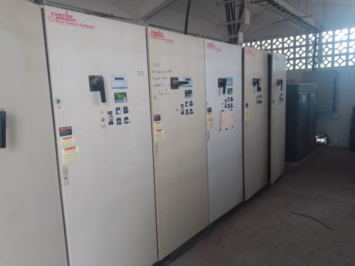 sideapa_gp's tweet image. 👷‍♂️🌧 Ante las fuertes lluvias personal de #Sideapa 💧supervisa el buen funcionamiento de los diversos cárcamos pluviales de la ciudad de Gómez Palacio así cómo los desagües por línea.

🚰Porque el agua es vital 💦trabajamos todos los días para 👍 ti y tu familia 👨‍👩‍👧‍👧.

#Sideapa💧