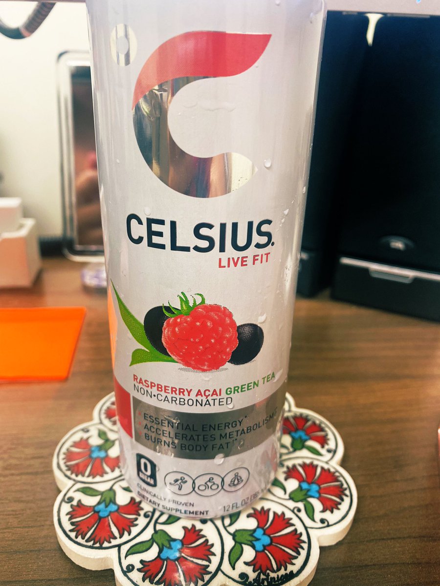 AmandaEmory7's tweet image. Ever need a little healthy energy boost? Buy yourself a #Celsius drink! These are sold at most grocery stores and come in a variety of flavors 🍉 My favorite is the Raspberry Açaí Green Tea, non-carbonated flavor 😋 Perfect way to get me through a day in the office! #ufcjconline