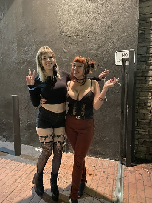 Met @littlepuck and @MarliejaneXXX last night at the Hollywood Improv last night where we got to see<a class="tags" href="/tag/littlepuck">@littlepuck</a><a class="tags" target="_blank" title="On Twitter" href="/?out=eyJ0eXAiOiJKV1QiLCJhbGciOiJIUzUxMiJ9.eyJpYXQiOjE3MjI4MDI5OTgsImlzcyI6InR3cG9ybnN0YXJzLmNvbSIsIm5iZiI6MTcyMjgwMjk5OCwiZXhwIjoxNzU0MzM4OTk4LCJyZWRpcmVjdF91cmwiOiJodHRwczovL3R3aXR0ZXIuY29tL01hcmxpZWphbmVYWFgifQ.3I2DCFesTYt3ig-acPlpnWbl-H0nr1Ihp-JZFiEREcxkh_Jo9S4XULmE0oB2ceh_5_thVumamaF1uQEqHZ97Gg">@MarliejaneXXX</a>