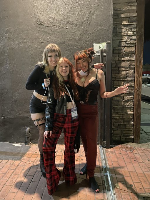 Met @littlepuck and @MarliejaneXXX last night at the Hollywood Improv last night where we got to see<a class="tags" href="/tag/littlepuck">@littlepuck</a><a class="tags" target="_blank" title="On Twitter" href="/?out=eyJ0eXAiOiJKV1QiLCJhbGciOiJIUzUxMiJ9.eyJpYXQiOjE3MjI4MDI5OTgsImlzcyI6InR3cG9ybnN0YXJzLmNvbSIsIm5iZiI6MTcyMjgwMjk5OCwiZXhwIjoxNzU0MzM4OTk4LCJyZWRpcmVjdF91cmwiOiJodHRwczovL3R3aXR0ZXIuY29tL01hcmxpZWphbmVYWFgifQ.3I2DCFesTYt3ig-acPlpnWbl-H0nr1Ihp-JZFiEREcxkh_Jo9S4XULmE0oB2ceh_5_thVumamaF1uQEqHZ97Gg">@MarliejaneXXX</a>