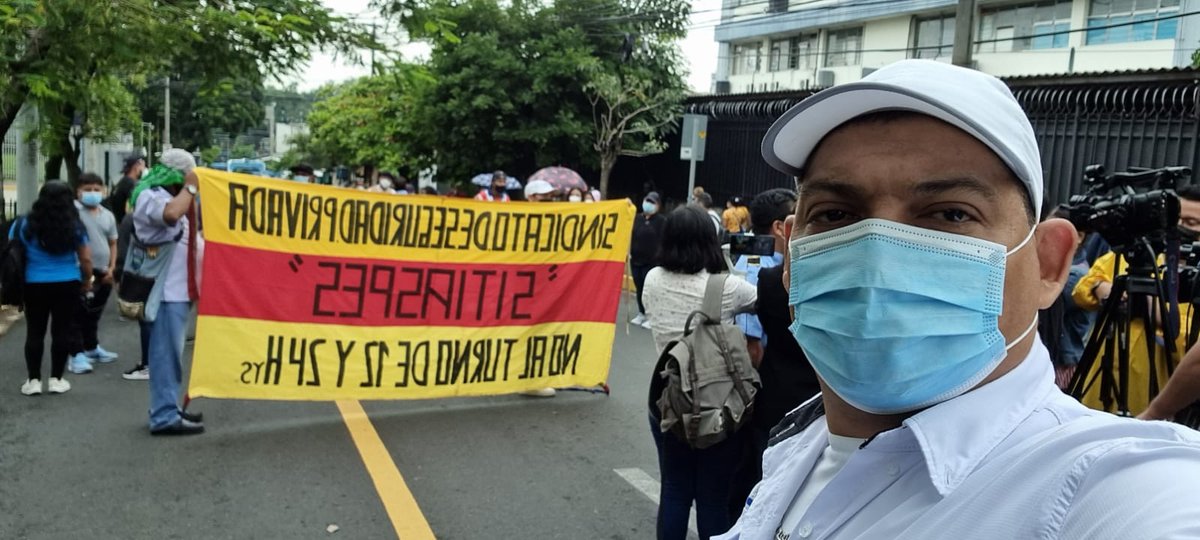 AyalaFrankSv's tweet photo. Nuestro respaldo y solidaridad para los trabajadores del sector privado, organizados en sindicatos miembros de la Federación #FUES, en especial, el Sindicato de Trabajadores y Trabajadora del Sector de Vigilantes Privados de El Salvador @SITIASPES un sector olvidado en el pasado. https://t.co/y8aqcAqHVn