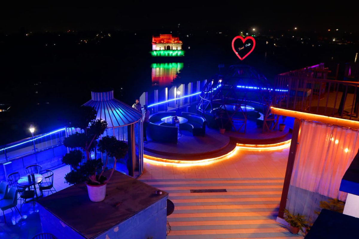 Desicafeagra's tweet photo. Tomb of Itmad-Ud-Daula , Little Taj Mahal lit up in Tri Colour!!!

What a better view like this while dining at @Desicafeagra

Head down to Agra and indulge in the culinary experience while gazing at Taj Mahal, Itmad Ud Daulah and Chini ka Rauza.

 #experience #culinary #view https://t.co/OcfptA23UN
