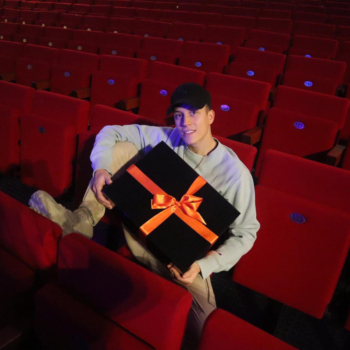L0oiic's tweet photo. COFFRET COLLECTOR 🎃👻🎁
👉🏻 https://t.co/qMcXIHOyJh https://t.co/E8nXsEZuQI