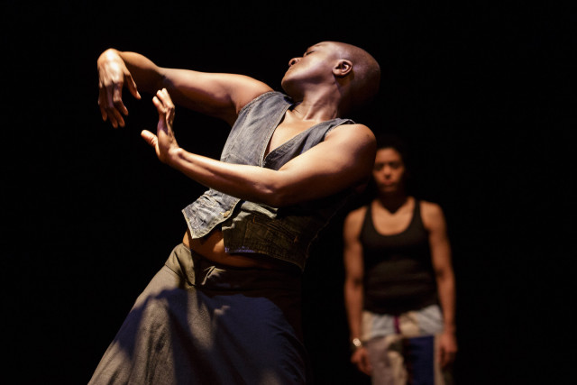 MameFatouNiang's tweet photo. #RethinkingUniversalism week 4!
with choreographer #BintouDembele
“Marronages et Torsion des Corps.” Talk in 🇫🇷/🇺🇸
Registration/pre-circulated papers + links towards #MariannesNoires the film and Bintou's latest piece #STRATES
https://t.co/rloHKZPil1 https://t.co/0hJ0DEEUIw