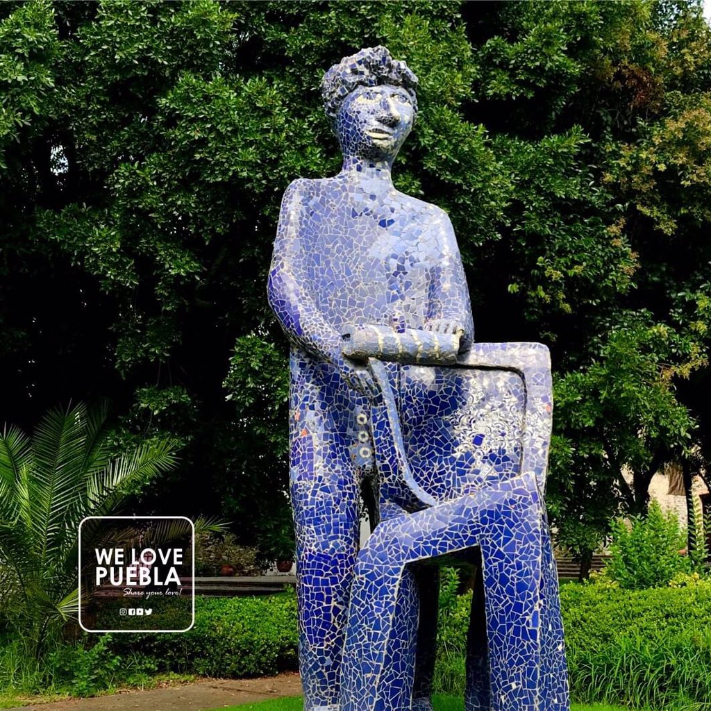 WeLovePuebla's tweet photo. Un fiel guardían de Puebla que nos regaló el artista José Bayro, se ubica en el Paseo de San Francisco: El Hombre Azul

#WeLovePuebla #esculturas #visitapuebla #puebla #JoseBayro  #experienciasviajeras 

📷😍 https://t.co/5Vh86YiEVi https://t.co/jPlVEtuI4y