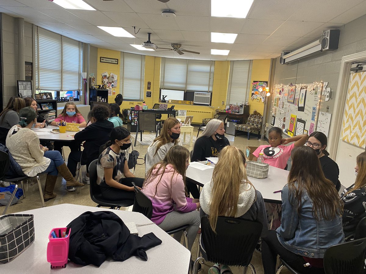 kbreezy23's tweet photo. More amazing mentors from @GriffonSoftball today with our 7th grade girls! We are so blessed to have @YWCAStJoe coordinating CHOICES again this year! #tmsproud https://t.co/pa8FPL5ZVr