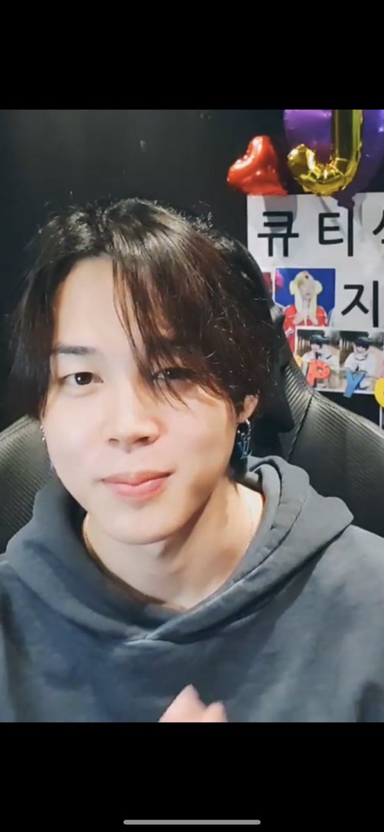 BistaNitu1's tweet photo. 😭😭😭I missed live actually I m waiting from morning but My bad luck I slept that time😭#JIMINDAY #JIMIM #VLIVE #AlwaysWithJimim #THANK YOU JIMIN #BabyJStan #3J https://t.co/hvfAfdcBax
