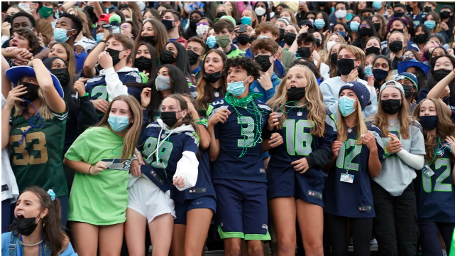 RedHawksFtbl's tweet photo. There'll be a FLOCK of HAWKS converging upon Renton Memorial Friday night! Excited to be a part of the Seahawks "Blue Friday Night Lights!" 

✅@RedHawksFtbl 
✅@RentonFootball
✅@Seahawks

#BFNL #Seahawks 🏈 #SeahawkDancers 🧕 #SeattleBlueThunder 🥁 #Blitz 🦅 #DJSupaSam 🔊 https://t.co/bJQ0iIEanC