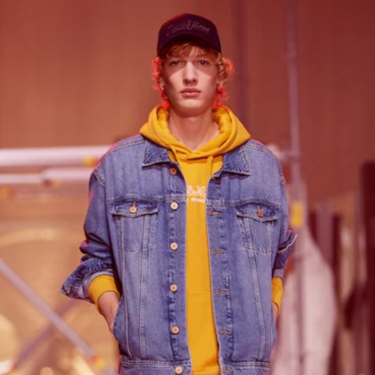 ehrenbruder monte früher einfach model gewesen mit nasenpiercing