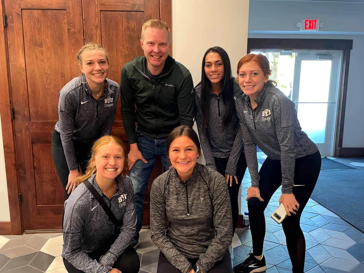 allie_warner's tweet photo. breakfast with my favorite company!! thanks https://t.co/d2v36WkoEO #smartyathlete https://t.co/RdQYHFJU6P