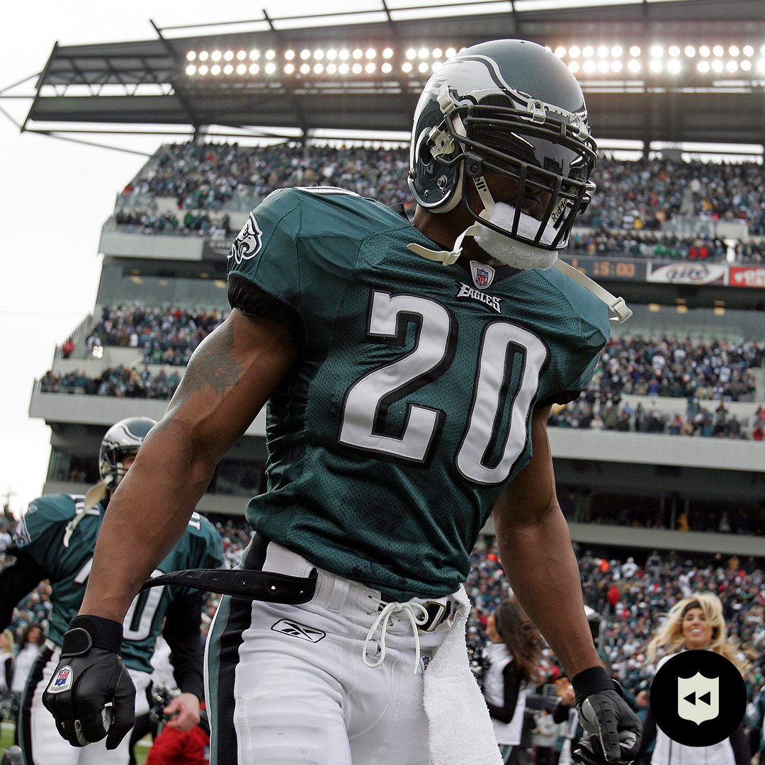 Happy birthday to legendary safety Brian Dawkins!!! 
 