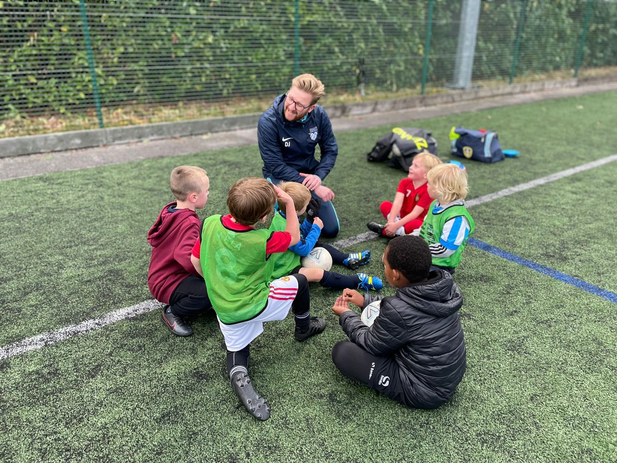 Box2Box_FA's tweet image. Our new Under 8’s programme is in full swing with UEFA B Coach, Dan Jarvis! ⚽️

📈We #CoverYourWholeGame so that your child’s engagement hits whole new levels, along with their technical capabilities, too!

 5sport.co.uk/clubs to to book in for a free taster!

#Huddersfield