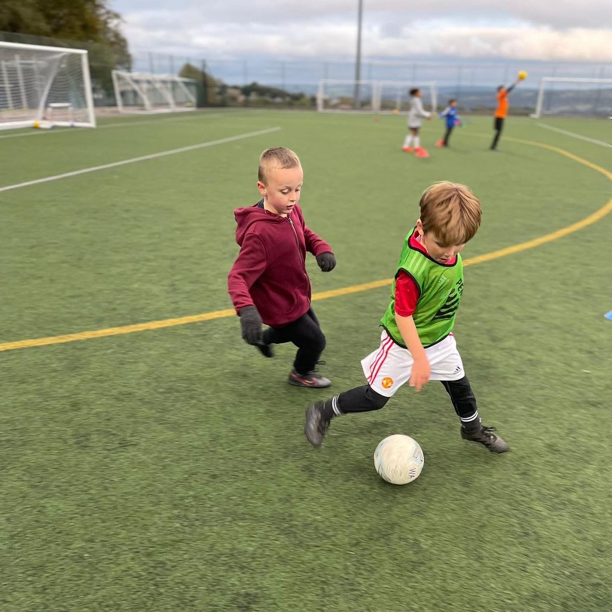 Box2Box_FA's tweet image. Our new Under 8’s programme is in full swing with UEFA B Coach, Dan Jarvis! ⚽️

📈We #CoverYourWholeGame so that your child’s engagement hits whole new levels, along with their technical capabilities, too!

 5sport.co.uk/clubs to to book in for a free taster!

#Huddersfield