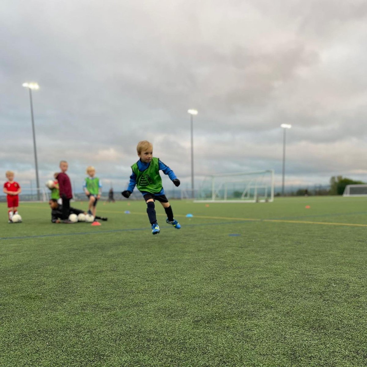 Box2Box_FA's tweet image. Our new Under 8’s programme is in full swing with UEFA B Coach, Dan Jarvis! ⚽️

📈We #CoverYourWholeGame so that your child’s engagement hits whole new levels, along with their technical capabilities, too!

 5sport.co.uk/clubs to to book in for a free taster!

#Huddersfield