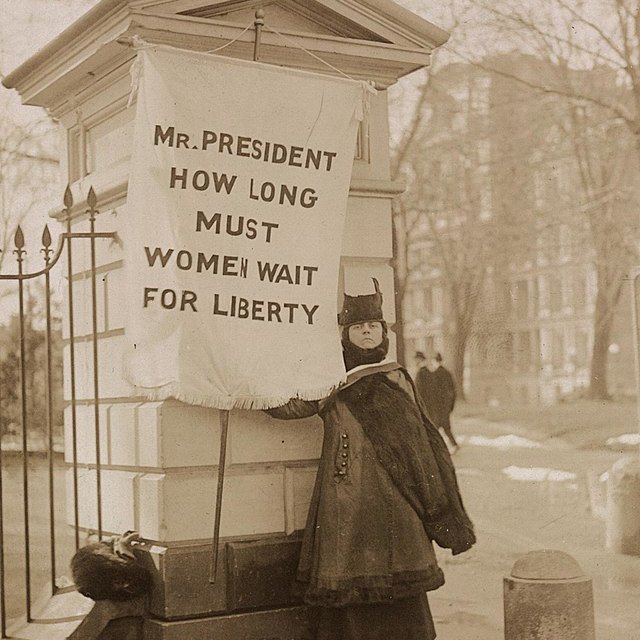 1stAmendmntMus's tweet image. In honor of #FreeSpeechWeek2021, which runs from October 18-24, we've compiled a list of great free speech moments from 20th century American history. Here's one: 

Silent Sentinel: Sometimes, the most powerful speech can involve no words at all ... firstamendmentmuseum.org/great-free-spe…