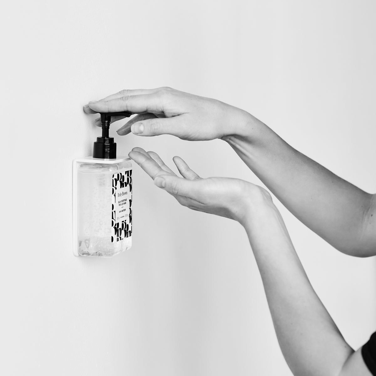 brownruby's tweet image. Inodore - écologique - chic et efficace 🖤
lnkd.in/demfQdgS

Fait au Québec, notre gel #antiseptique enrichi d’aloès est doux pour les mains.

Un seul jet élimine les germes et les bactéries.
Placez le dans la #voiture ou à la #maison.