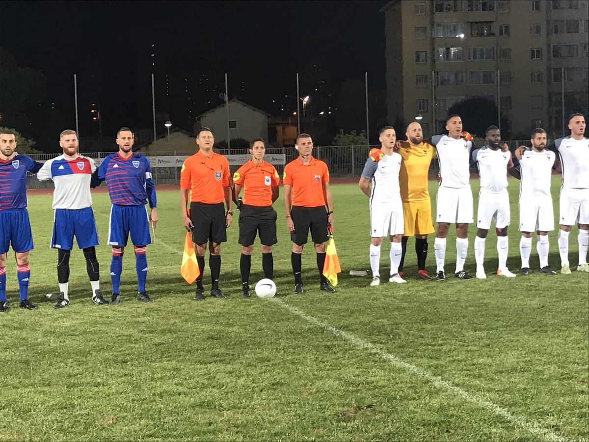 udsp63's tweet photo. 🚨⚽️🚒[#CNSPF2021]
Match de gala de l’équipe de France de football de sapeurs-pompiers, en présence de là Ministre des Sports sur le stade Delort à Marseille, avec Luca Géry pour sa 28ieme sélection, SPP à Chamalières
Ce match est arbitré par Gabrielle Guillot, SPV à Chamalières. https://t.co/REHzpdzPLS