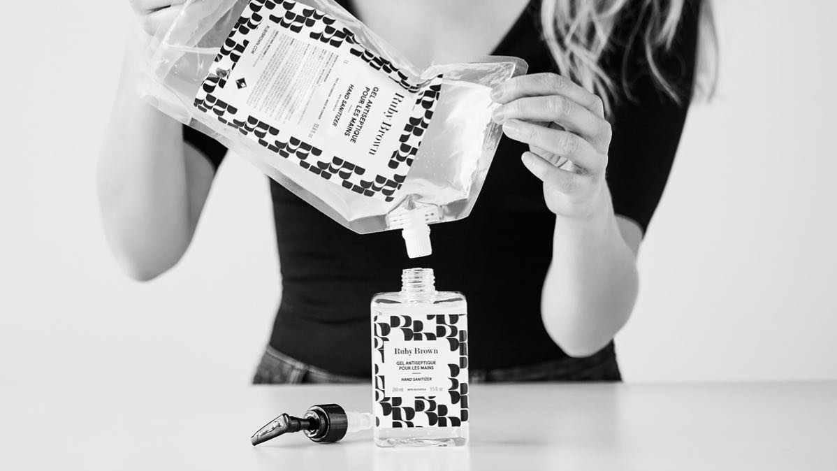 brownruby's tweet image. The Softest Hand Sanitizer in town! 🇨🇦

Carry it along with you in your car or your home...one squirt eliminates germs and harmful bacteria.

Our 1L refills are easy to use. Elegantly designed our quality products fit in all areas.
Available at : lnkd.in/dD2H-CPa