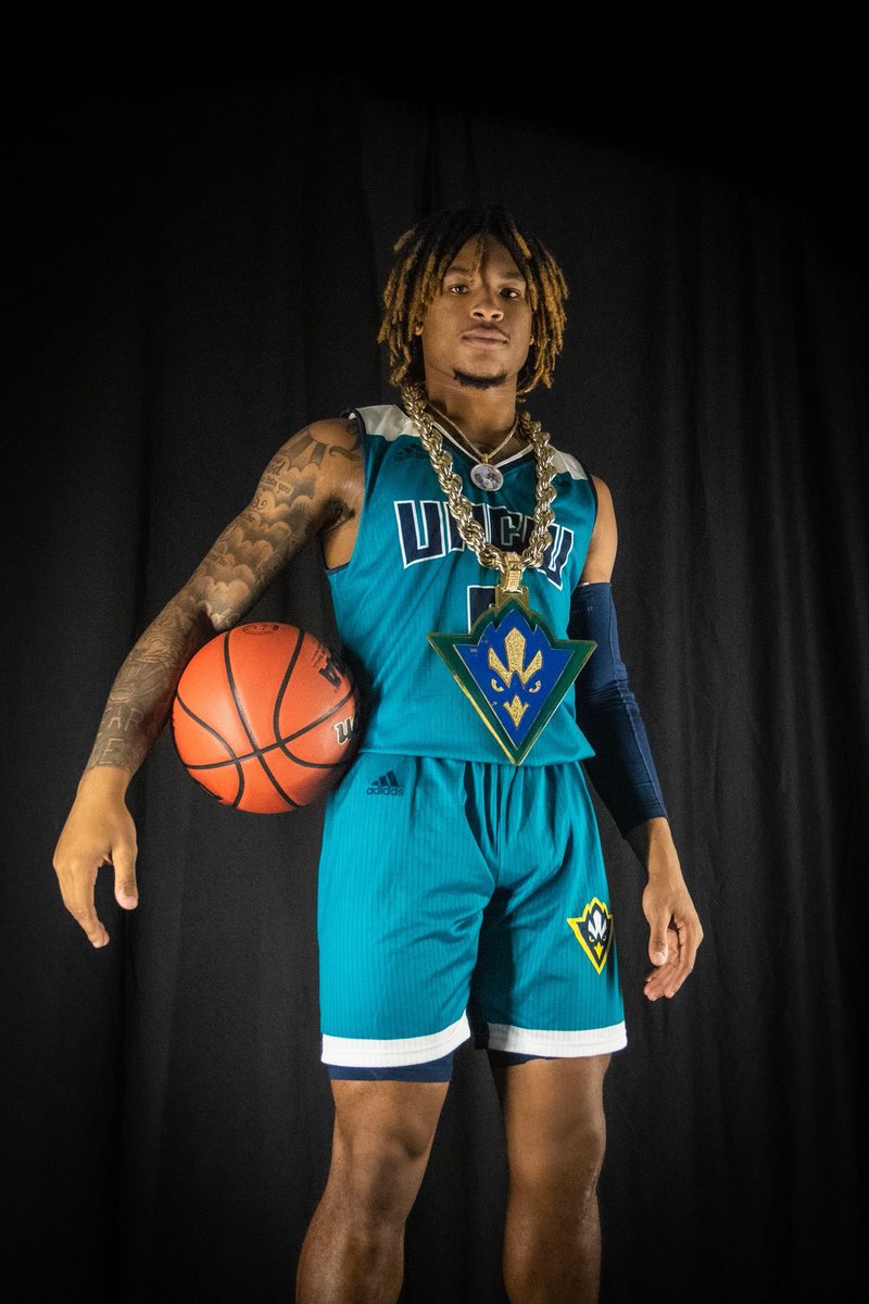 JamariiThomas's tweet photo. New kid in da city ! Year 1 💙🥷🏽 #Ripdad #TMC #Freeslicc https://t.co/btEudiZBVa