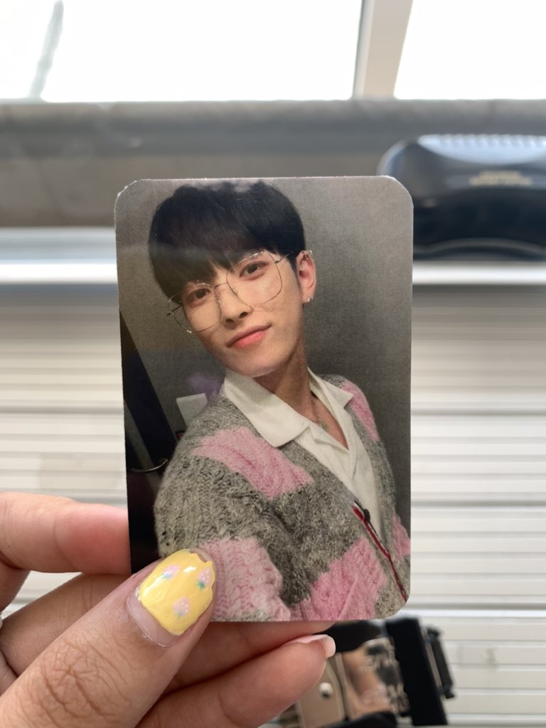 icekookiegrande's tweet photo. who wants one? https://t.co/p5wMj6LHQP