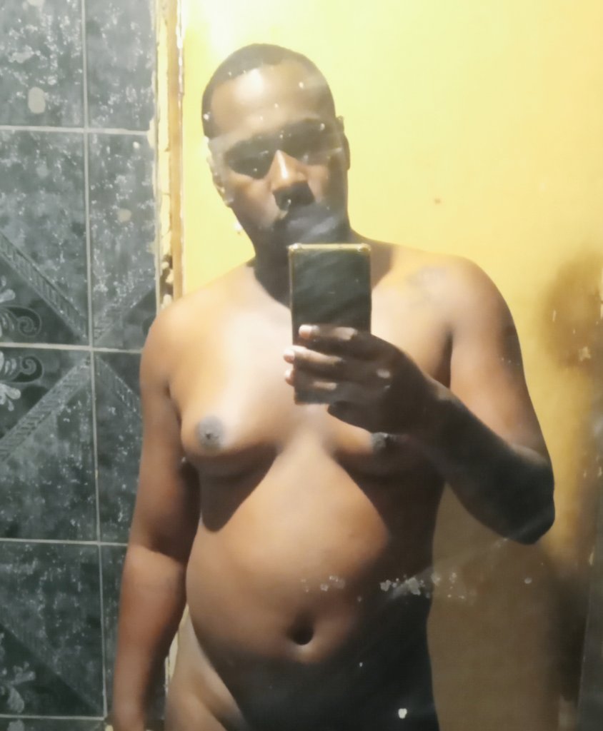 MarcosF11825501's tweet photo. Por muito tempo eu tive vergonha do meu corpo
Esse é o meu corpo gostem vcs ou não
Tenho sim ginecomastia
Mais vai operar? Sim vou sim não pq os outros acham feio mais sim por mim que não me sinto totalmente confortável com isso
#gay #ginecomastia #negrolindo #amopropio https://t.co/bnQJ2NkRdQ