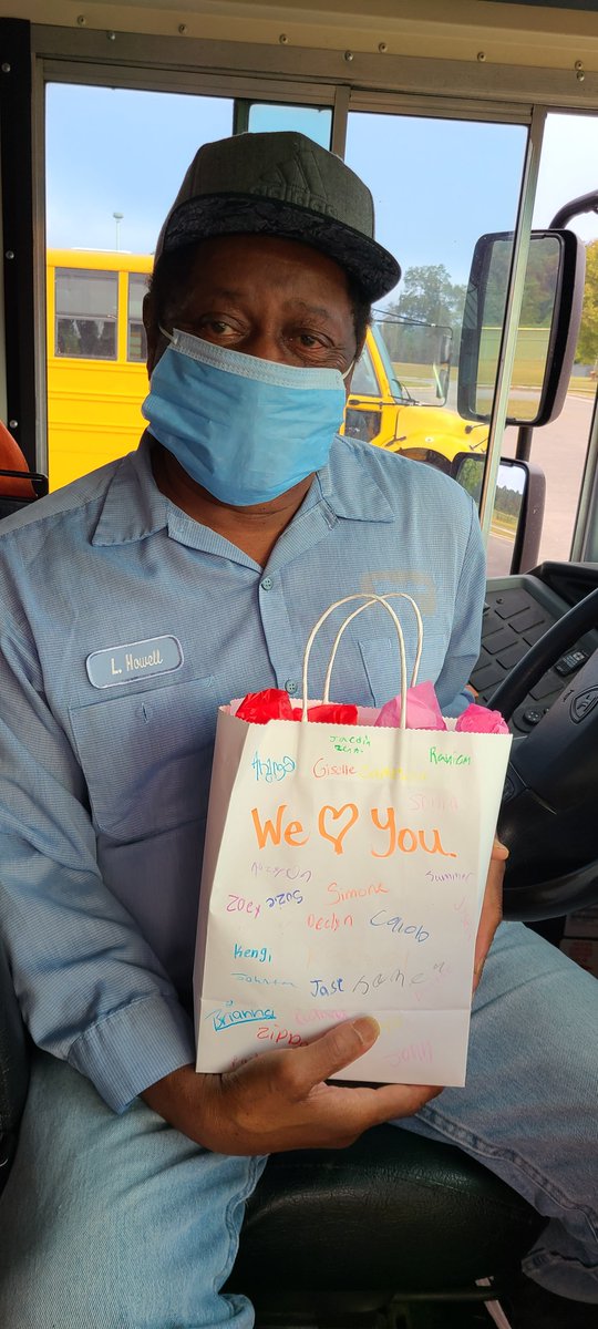 speightmiddle's tweet photo. Let's thank our bus drivers for keeping us safe! #ThankfulWednesday @WilsonSchoolsNC @PRdirectorWCS https://t.co/hvpCqPunU7