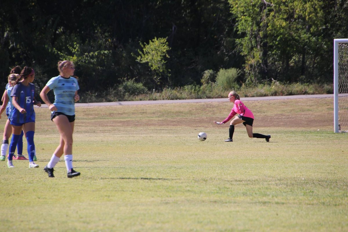 BaileyBynum5's tweet photo. Sharing a few pictures from a few weeks ago. #NEOFC #Keeper https://t.co/c1NdlFs4qd