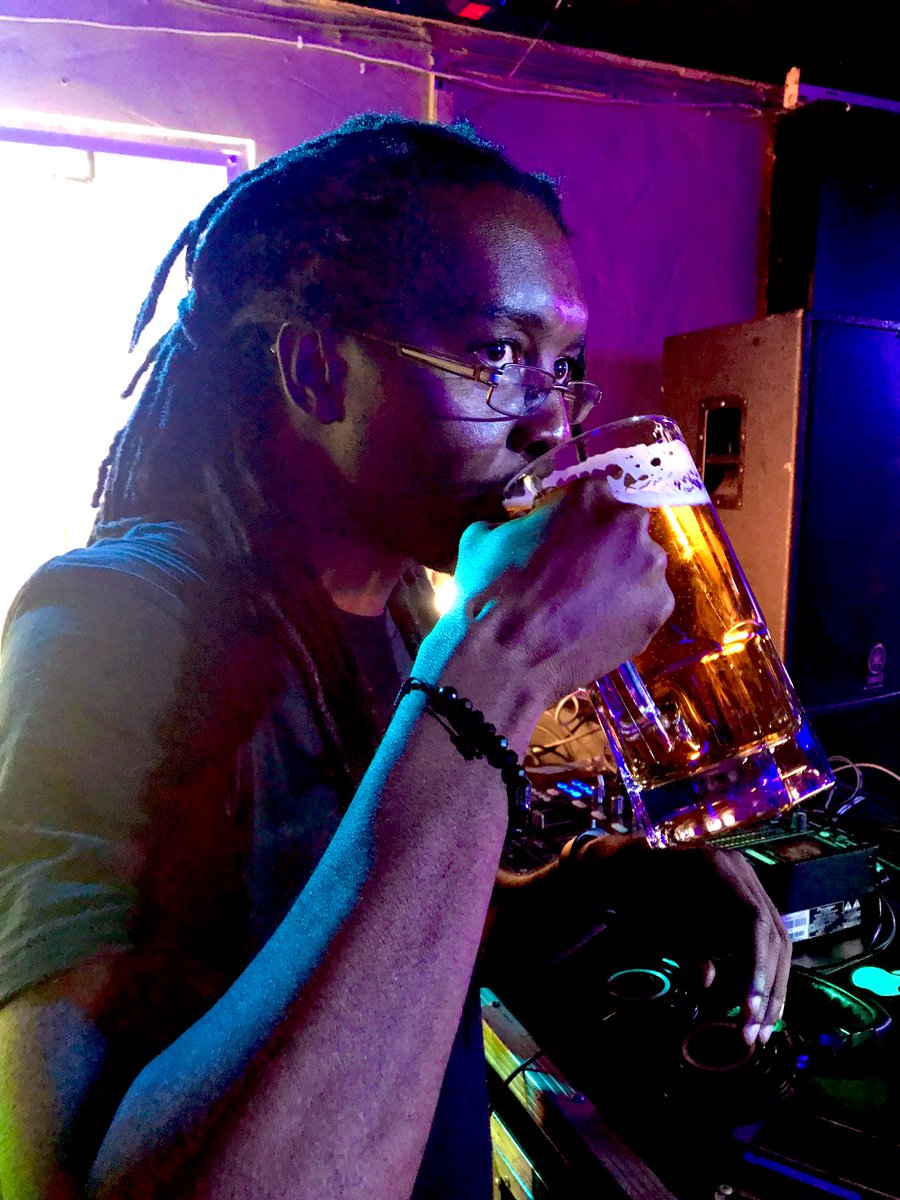 OKIN_17's tweet photo. When I force @LoudimaD to drink a 1L beer with me on his 1st stop of the #ClubDima ๐
*Weโve know each other for over 25 years, he needs to ask our ancestors to say no ๐ Please donโt try this at home, thatโs my brother โก๏ธ https://t.co/Oq434pvLe6