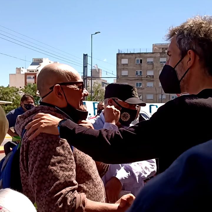 cossarmarcelo's tweet photo. Salimos de la @LegislaturaCBA para solidarizarnos con los jubilados que vinieron a manifestarse, ya que aquí adentro, nadie del peronismo los recibe ni escucha. Volveremos a insistir para que el @gobdecordoba les devuelva lo que les corresponde. https://t.co/RKrhTFMzVB