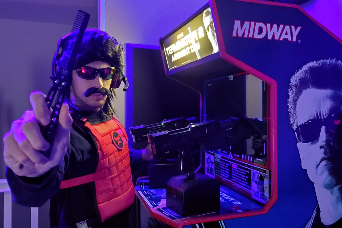 SamuraiStyleTV's tweet photo. It's #Doctober2021 already?! Nothing says VIOLENCE. SPEED. MOMENTUM. like melting down endless T-800's in all of their 1991 glory. #2020Throwback #Doctober #DrDisrespect #ChampionsClub #SlickDaddyClub #FirmHandshakes https://t.co/G7Gn15rp3g