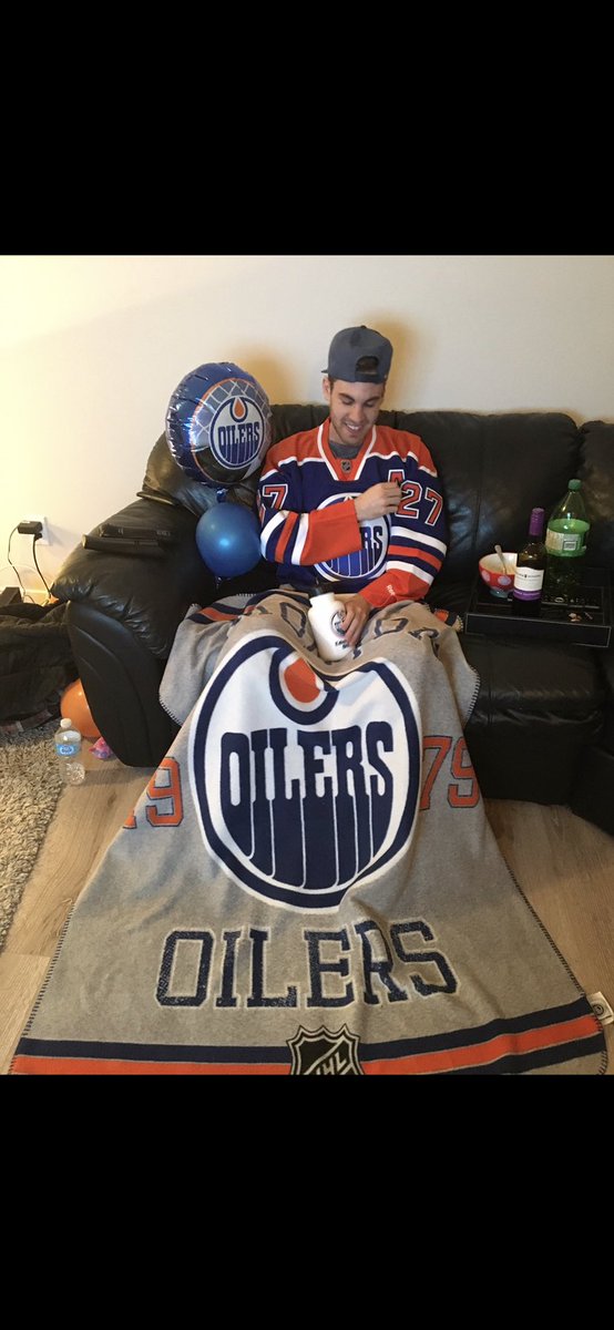bmclav's tweet photo. It’s that time… #oilers #gameday #LetsGoOilers https://t.co/v90e654b99