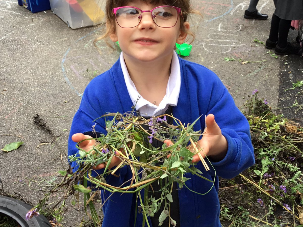 AcornsWhitegate's tweet photo. We had fun this afternoon creating nests, as we have been learning to hear words with the initial sound ‘n’. Ask your child to recite the Jolly Phonics  Song - n. “Hear the aeroplane n/n/n ……” Have fun!@SchoolWhitegate https://t.co/sMR2qmzXQ2
