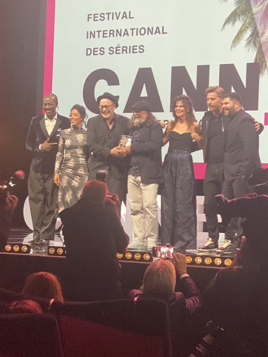 Lubiie's tweet image. #CANNESERIES prix de la meilleure série du festival attribué par le jury @CANNESERIES saison 4 pour la série #Mister8 !
